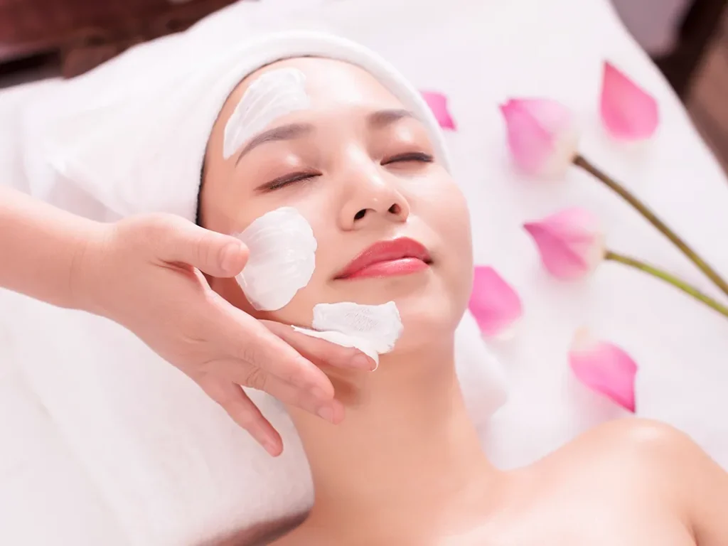 Sự khác biệt giữa tự chăm sóc tại nhà và liệu trình chuyên nghiệp tại spa