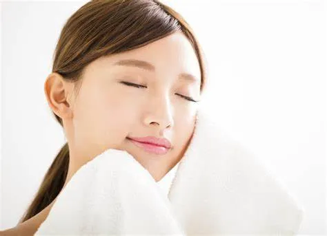 Tránh sờ tay lên mặt